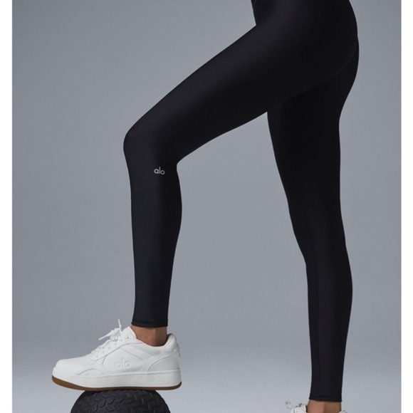 ALO Yoga Women's Black Airlift Leggings - Picture 1 of 3